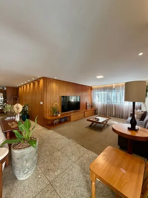 Apartamento com 4 quartos à venda, 237m2 em Ponta Verde, Maceio - AL - imagem 1 Foto 1 de Apartamento com 4 quartos à venda, 237m2 em Ponta Verde, Maceio - AL