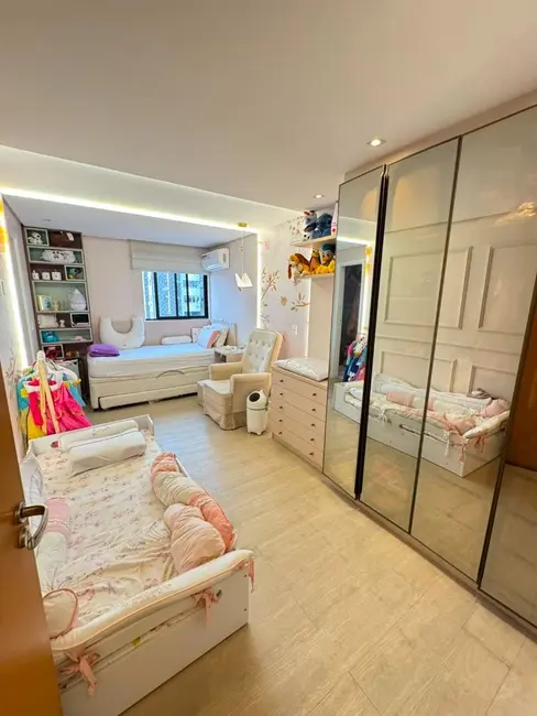Apartamento com 3 quartos à venda, 134m2 em Ponta Verde, Maceio - AL - imagem 4 Foto 4 de Apartamento com 3 quartos à venda, 134m2 em Ponta Verde, Maceio - AL