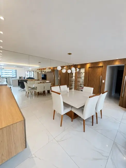 Apartamento com 3 quartos à venda, 134m2 em Ponta Verde, Maceio - AL - imagem 2 Foto 2 de Apartamento com 3 quartos à venda, 134m2 em Ponta Verde, Maceio - AL