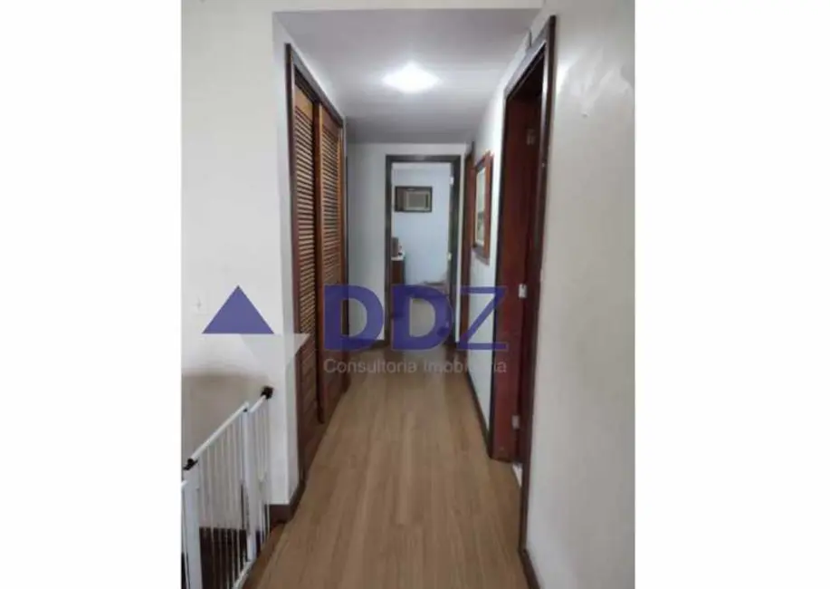 Casa com 6 quartos à venda, 574m2 em Rio De Janeiro - RJ - imagem 8 Foto 8 de Casa com 6 quartos à venda, 574m2 em Rio De Janeiro - RJ