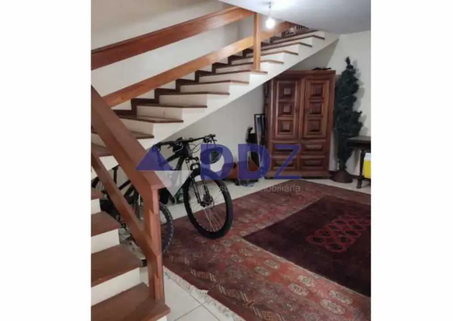 Casa com 6 quartos à venda, 574m2 em Rio De Janeiro - RJ - imagem 1 Foto 1 de Casa com 6 quartos à venda, 574m2 em Rio De Janeiro - RJ