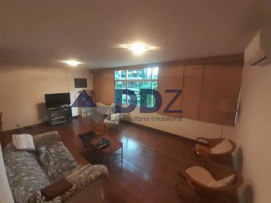 Foto 1 de Apartamento com 3 quartos à venda, 160m2 em Rio De Janeiro - RJ