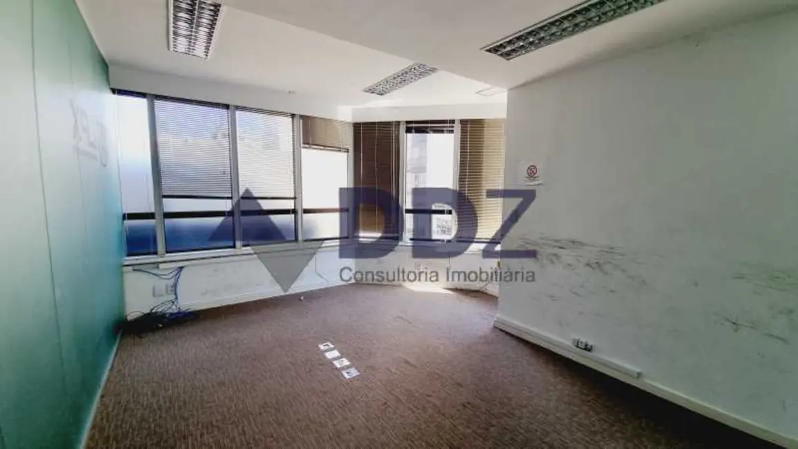 Sala Comercial à venda, 160m2 em Rio De Janeiro - RJ - imagem 5 Foto 5 de Sala Comercial à venda, 160m2 em Rio De Janeiro - RJ