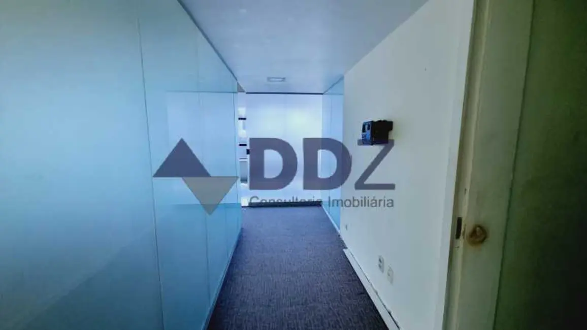 Sala Comercial à venda, 160m2 em Rio De Janeiro - RJ - imagem 8 Foto 8 de Sala Comercial à venda, 160m2 em Rio De Janeiro - RJ