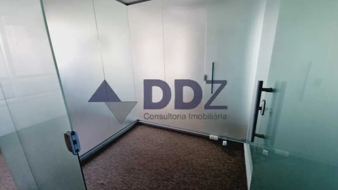 Sala Comercial à venda, 160m2 em Rio De Janeiro - RJ - imagem 3 Foto 3 de Sala Comercial à venda, 160m2 em Rio De Janeiro - RJ