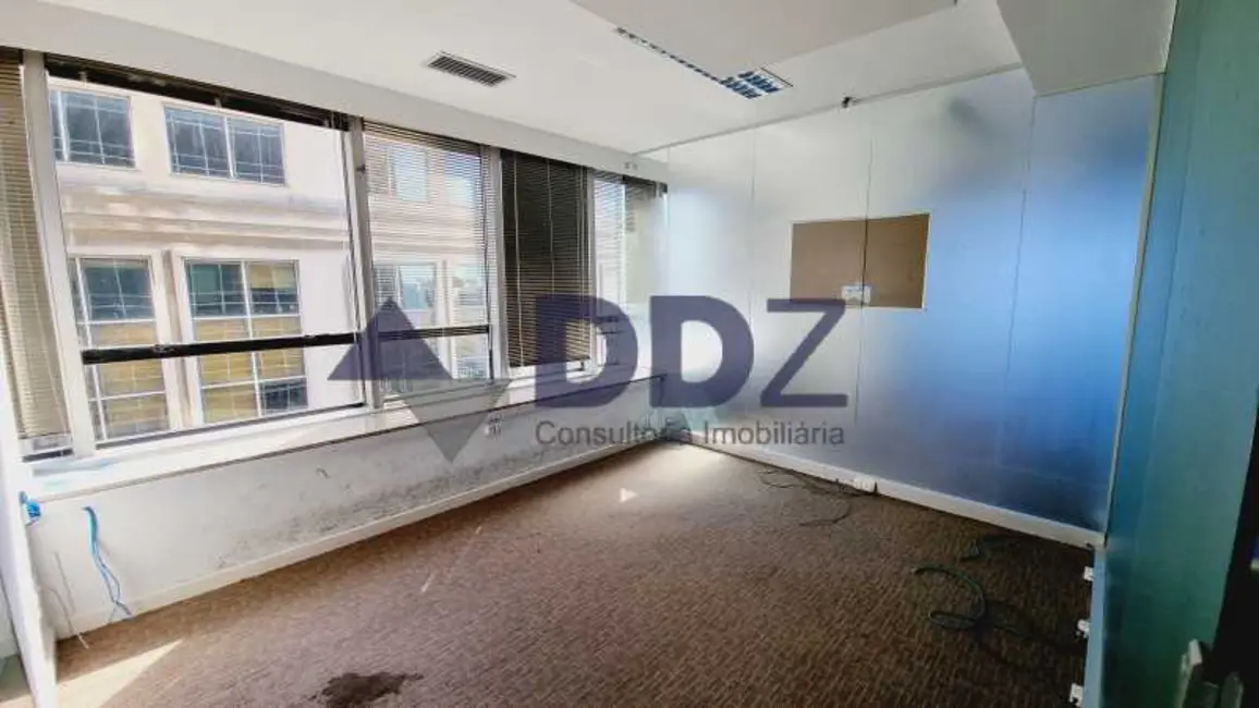 Sala Comercial à venda, 160m2 em Rio De Janeiro - RJ - imagem 6 Foto 6 de Sala Comercial à venda, 160m2 em Rio De Janeiro - RJ