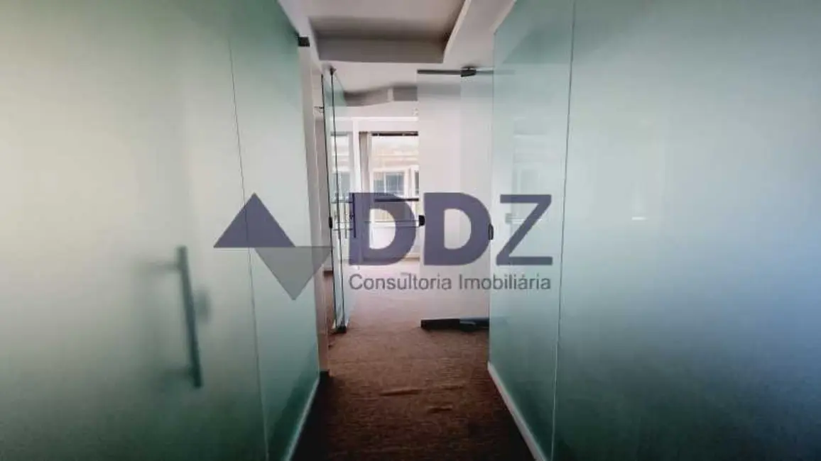 Sala Comercial à venda, 160m2 em Rio De Janeiro - RJ - imagem 4 Foto 4 de Sala Comercial à venda, 160m2 em Rio De Janeiro - RJ