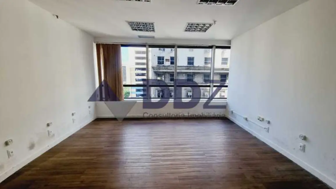 Sala Comercial à venda, 39m2 em Rio De Janeiro - RJ - imagem 2 Foto 2 de Sala Comercial à venda, 39m2 em Rio De Janeiro - RJ