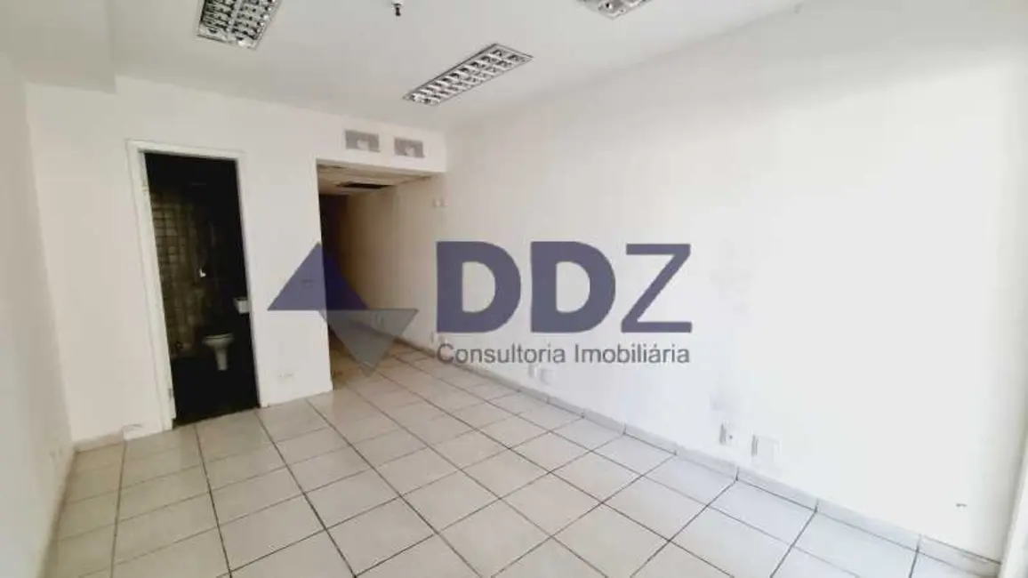 Sala Comercial à venda, 42m2 em Rio De Janeiro - RJ - imagem 3 Foto 3 de Sala Comercial à venda, 42m2 em Rio De Janeiro - RJ