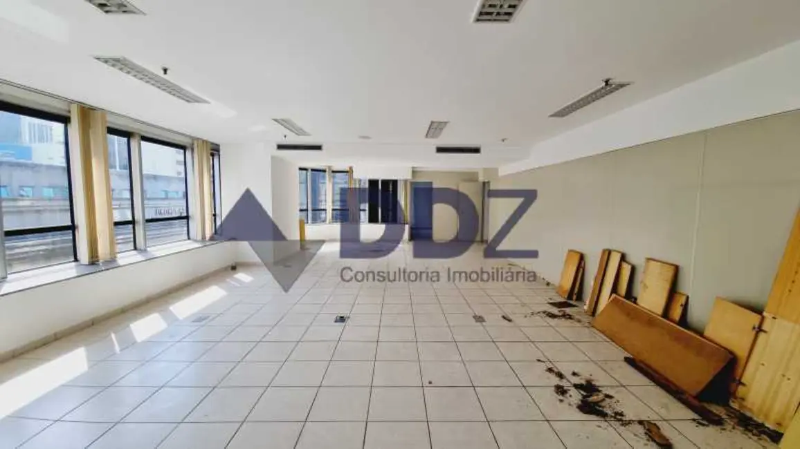 Sala Comercial à venda, 191m2 em Rio De Janeiro - RJ - imagem 3 Foto 3 de Sala Comercial à venda, 191m2 em Rio De Janeiro - RJ