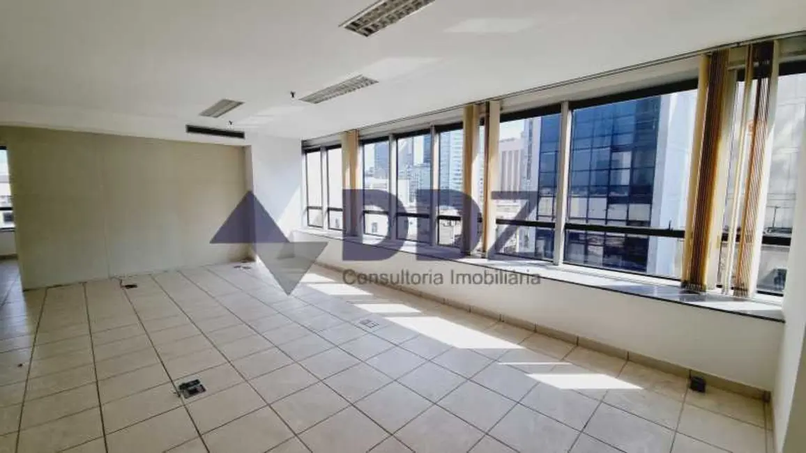 Sala Comercial à venda, 191m2 em Rio De Janeiro - RJ - imagem 2 Foto 2 de Sala Comercial à venda, 191m2 em Rio De Janeiro - RJ