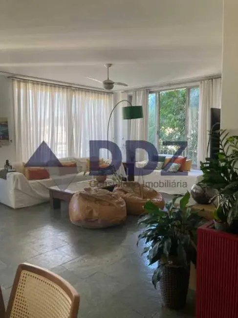 Foto 2 de Apartamento com 4 quartos à venda, 200m2 em Rio De Janeiro - RJ