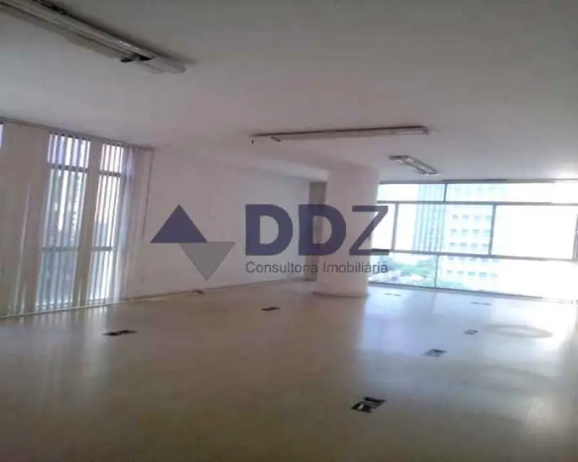 Sala Comercial à venda, 80m2 em Rio De Janeiro - RJ - imagem 6 Foto 6 de Sala Comercial à venda, 80m2 em Rio De Janeiro - RJ