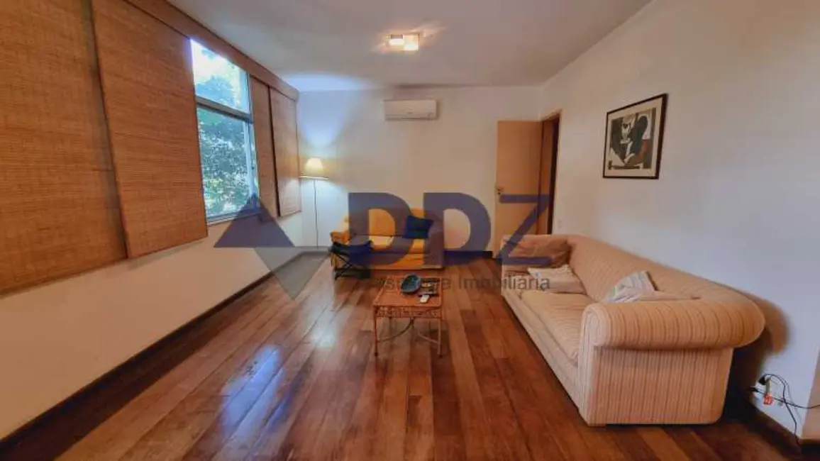 Foto 4 de Apartamento com 3 quartos à venda, 130m2 em Rio De Janeiro - RJ