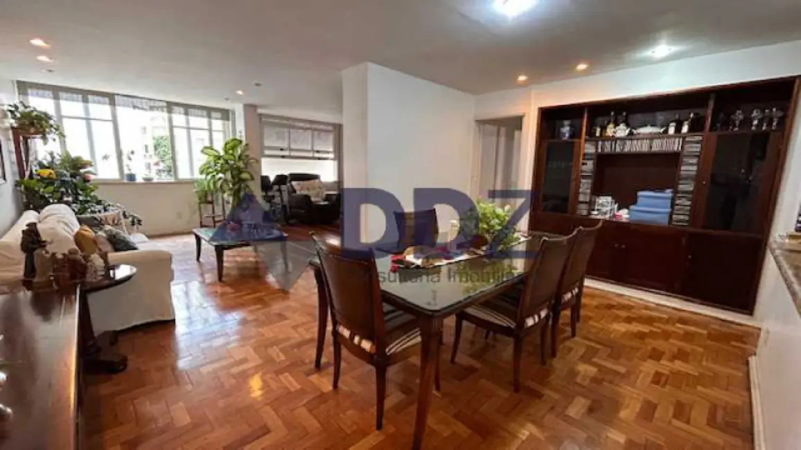 Apartamento com 3 quartos à venda, 130m2 em Rio De Janeiro - RJ - imagem 1 Foto 1 de Apartamento com 3 quartos à venda, 130m2 em Rio De Janeiro - RJ