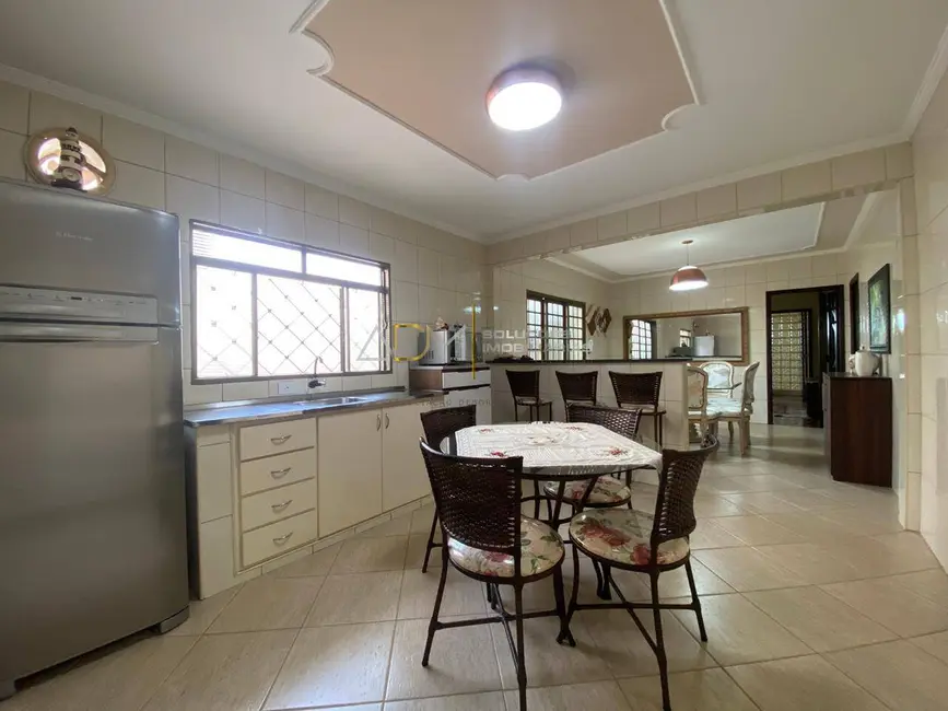 Foto 3 de Sobrado com 3 quartos à venda, 300m2 em Vila Antártica, Botucatu - SP