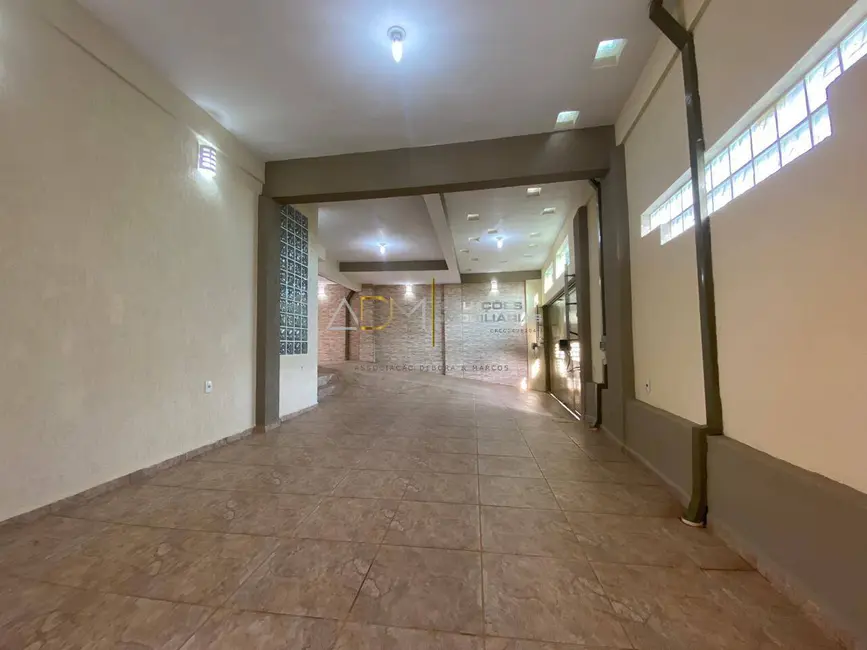 Foto 8 de Sobrado com 3 quartos à venda, 300m2 em Vila Antártica, Botucatu - SP