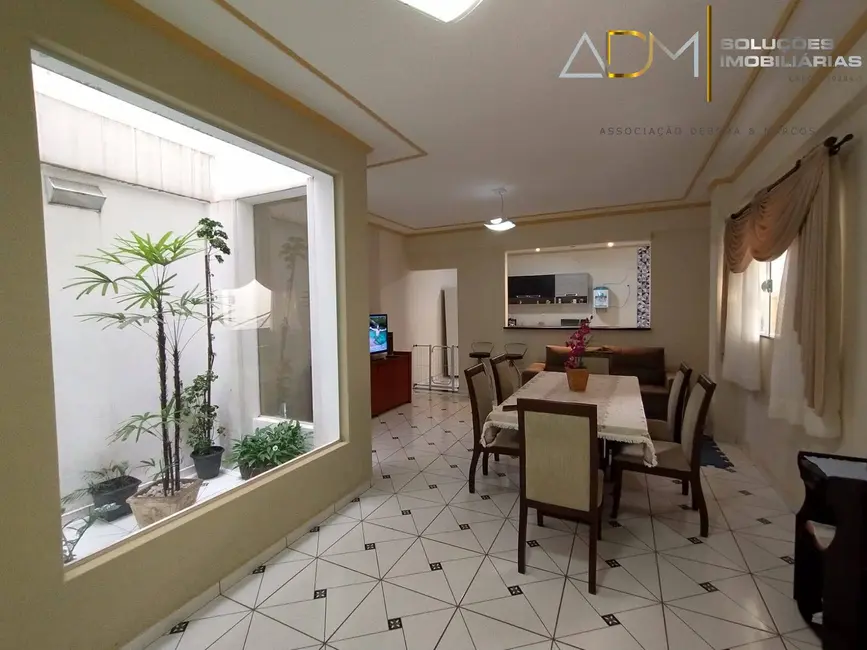 Casa com 3 quartos à venda, 230m2 em Jardim Paraíso, Botucatu - SP - imagem 4 Foto 4 de Casa com 3 quartos à venda, 230m2 em Jardim Paraíso, Botucatu - SP