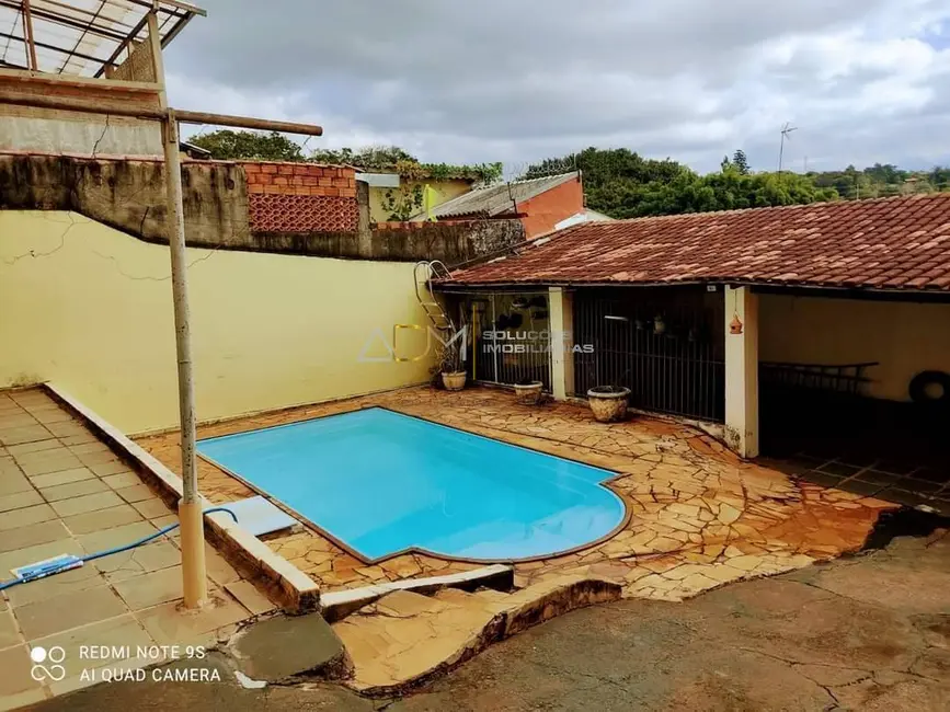 Foto 2 de Casa com 3 quartos à venda, 200m2 em Botucatu - SP