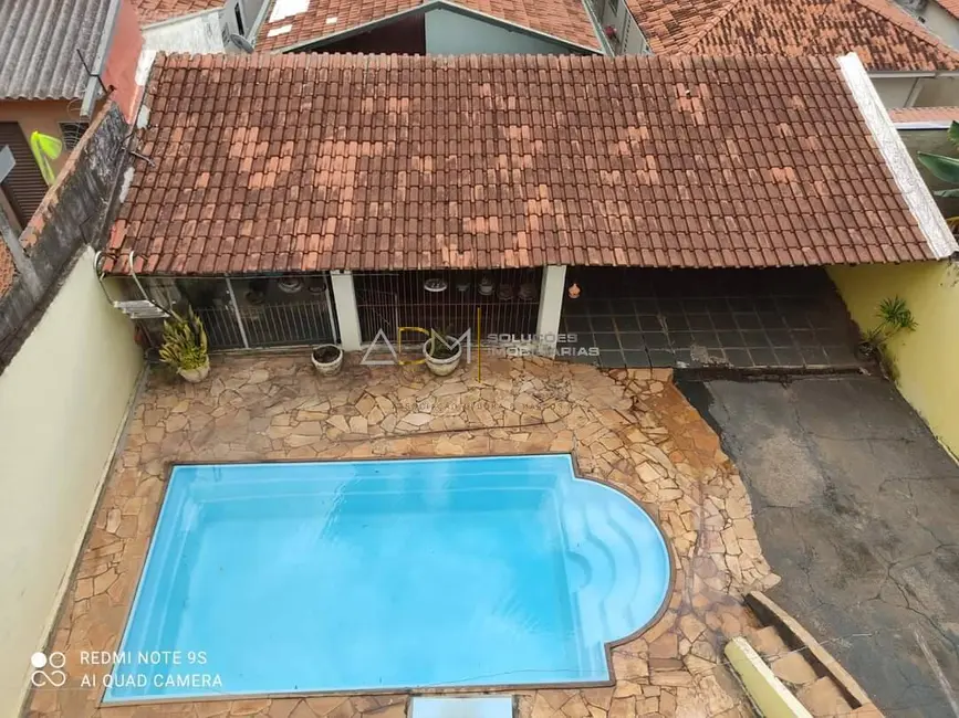 Foto 1 de Casa com 3 quartos à venda, 200m2 em Botucatu - SP