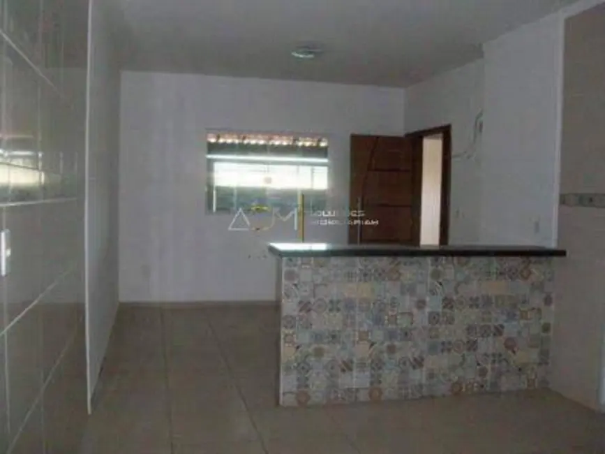 Foto 1 de Casa com 2 quartos à venda, 70m2 em Botucatu - SP