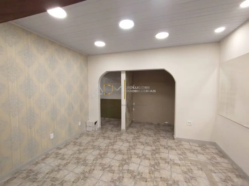 Foto 2 de Casa com 3 quartos à venda, 85m2 em Botucatu - SP