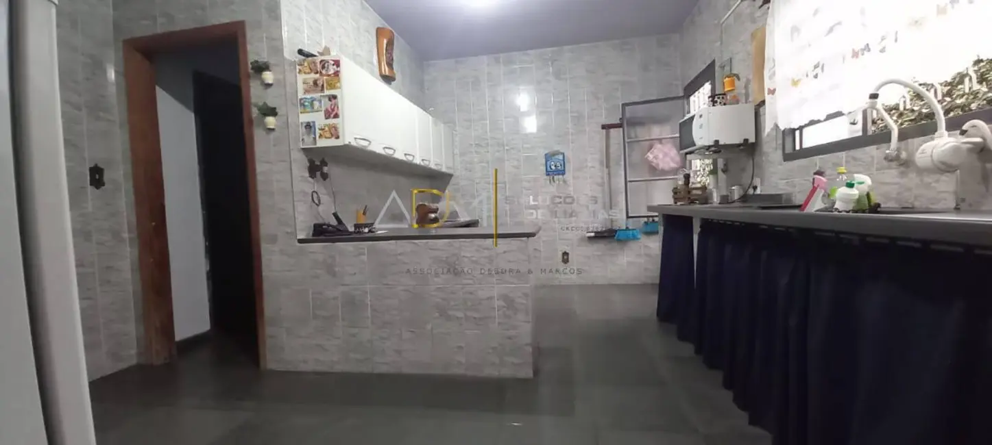 Foto 3 de Casa com 4 quartos à venda, 270m2 em Botucatu - SP