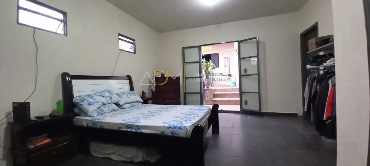 Foto 6 de Casa com 4 quartos à venda, 270m2 em Botucatu - SP