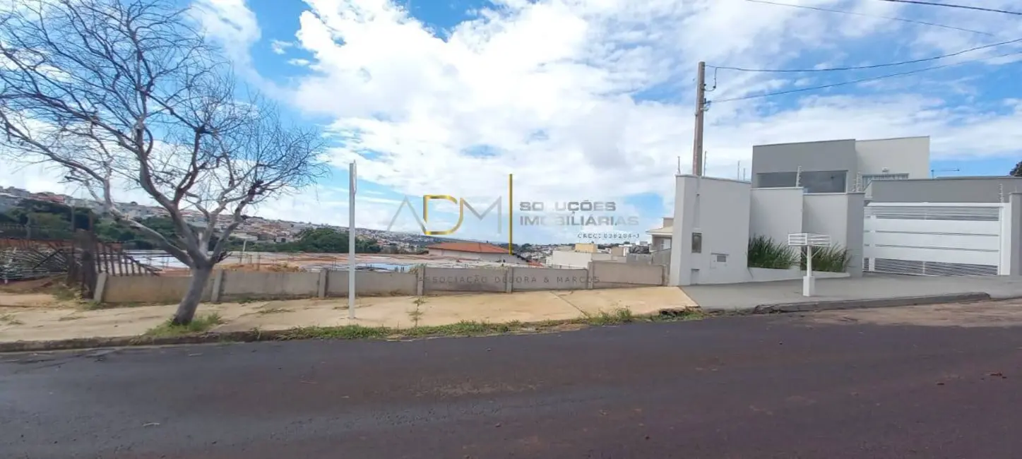 Foto 3 de Terreno / Lote à venda, 404m2 em Jardim Itália, Botucatu - SP