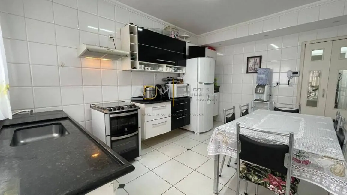 Foto 5 de Sobrado com 3 quartos à venda, 125m2 em Altos do Paraíso, Botucatu - SP