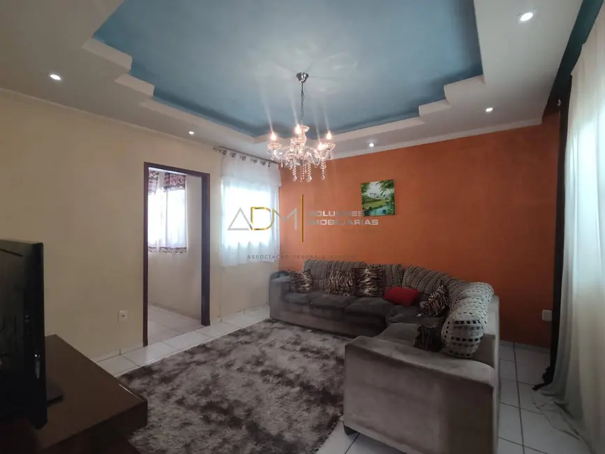 Casa com 3 quartos à venda, 176m2 em Residencial Cedro, Botucatu - SP - imagem 3 Foto 3 de Casa com 3 quartos à venda, 176m2 em Residencial Cedro, Botucatu - SP