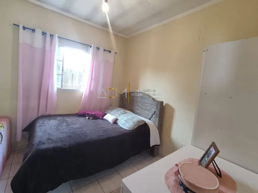 Casa com 3 quartos à venda, 176m2 em Residencial Cedro, Botucatu - SP - imagem 9 Foto 9 de Casa com 3 quartos à venda, 176m2 em Residencial Cedro, Botucatu - SP