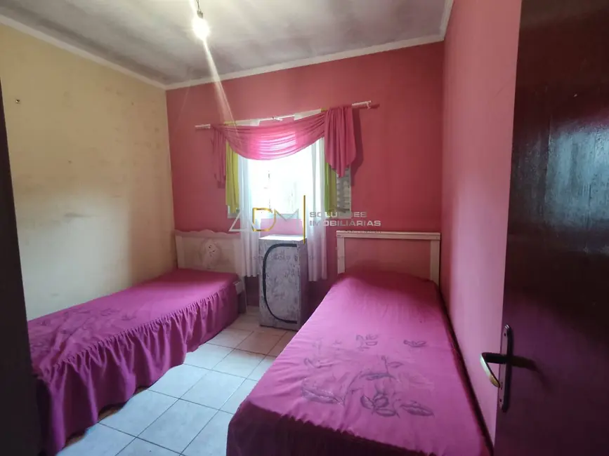 Casa com 3 quartos à venda, 176m2 em Residencial Cedro, Botucatu - SP - imagem 6 Foto 6 de Casa com 3 quartos à venda, 176m2 em Residencial Cedro, Botucatu - SP