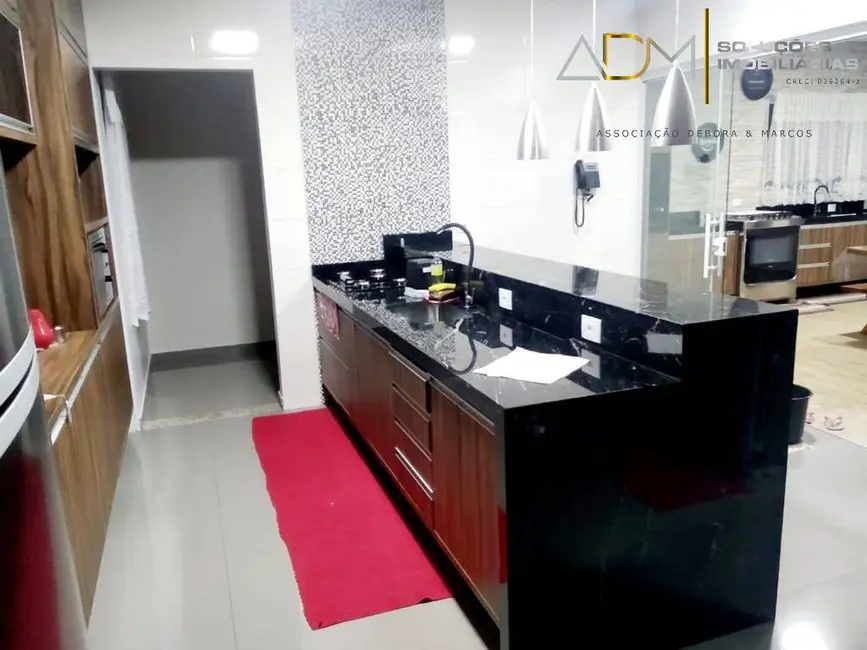 Foto 8 de Sobrado com 4 quartos à venda, 244m2 em Pardinho - SP