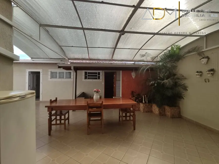 Foto 4 de Casa com 2 quartos à venda, 188m2 em Botucatu - SP