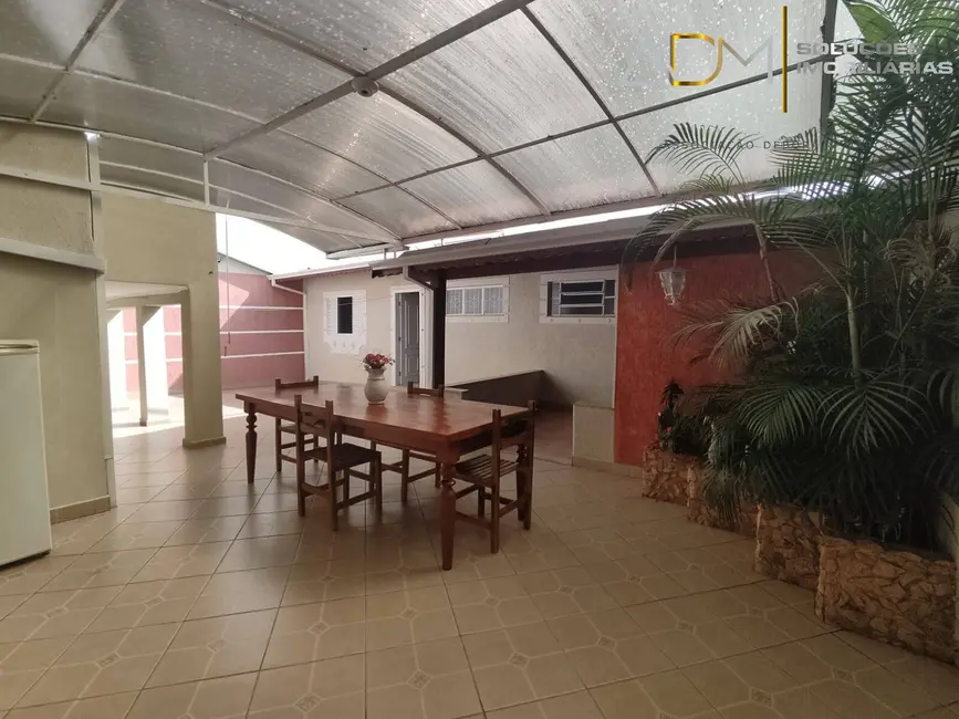 Foto 3 de Casa com 2 quartos à venda, 188m2 em Botucatu - SP