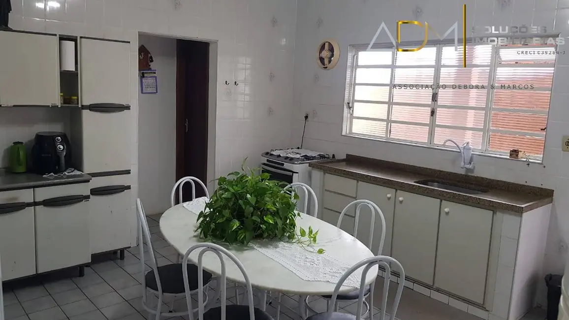 Foto 3 de Casa com 3 quartos à venda, 165m2 em Vila São Lúcio, Botucatu - SP