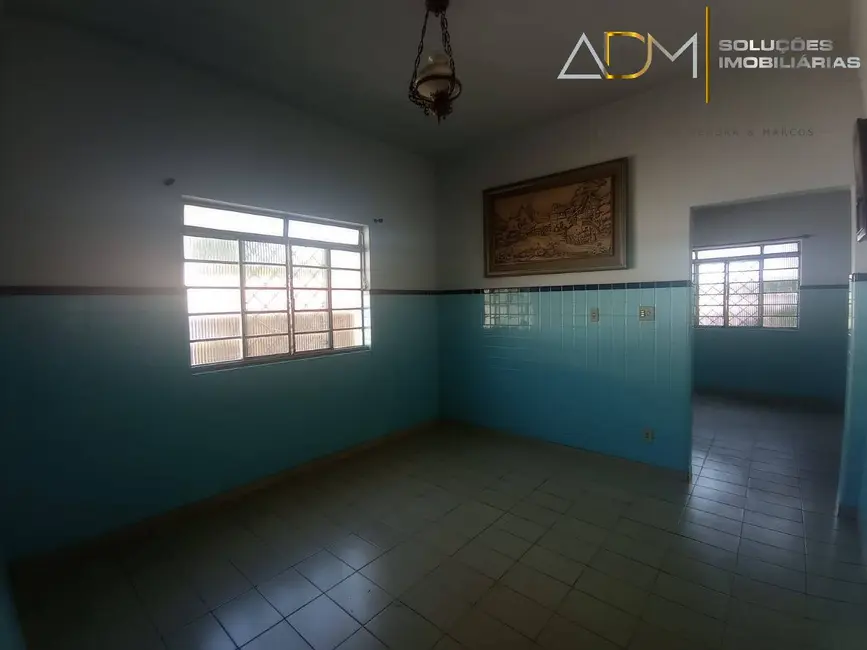 Foto 5 de Casa com 3 quartos para alugar, 360m2 em Vila Nogueira, Botucatu - SP