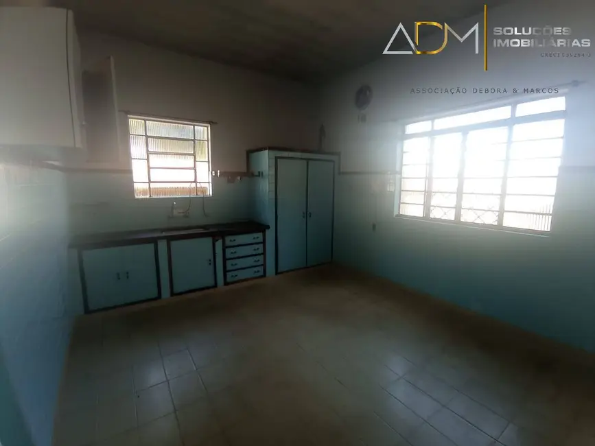 Foto 6 de Casa com 3 quartos para alugar, 360m2 em Vila Nogueira, Botucatu - SP