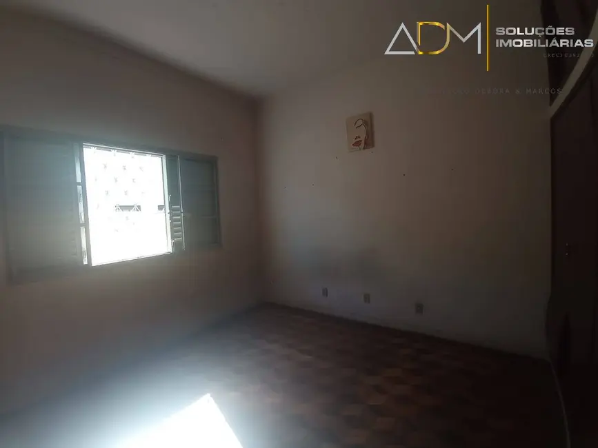 Foto 3 de Casa com 3 quartos para alugar, 360m2 em Vila Nogueira, Botucatu - SP