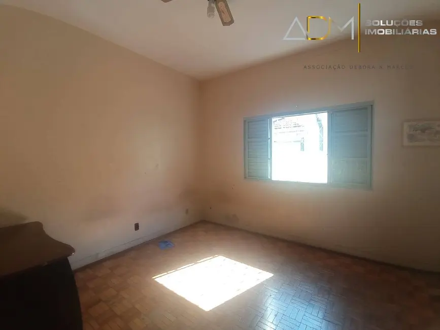 Foto 4 de Casa com 3 quartos para alugar, 360m2 em Vila Nogueira, Botucatu - SP