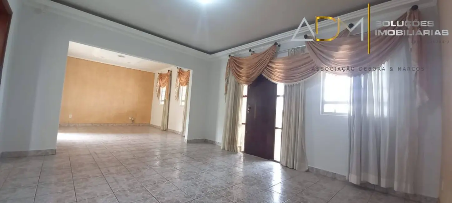 Foto 3 de Casa com 4 quartos à venda, 306m2 em Jardim Paraíso, Botucatu - SP