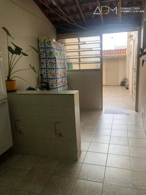 Foto 4 de Sobrado com 3 quartos à venda, 128m2 em Botucatu - SP