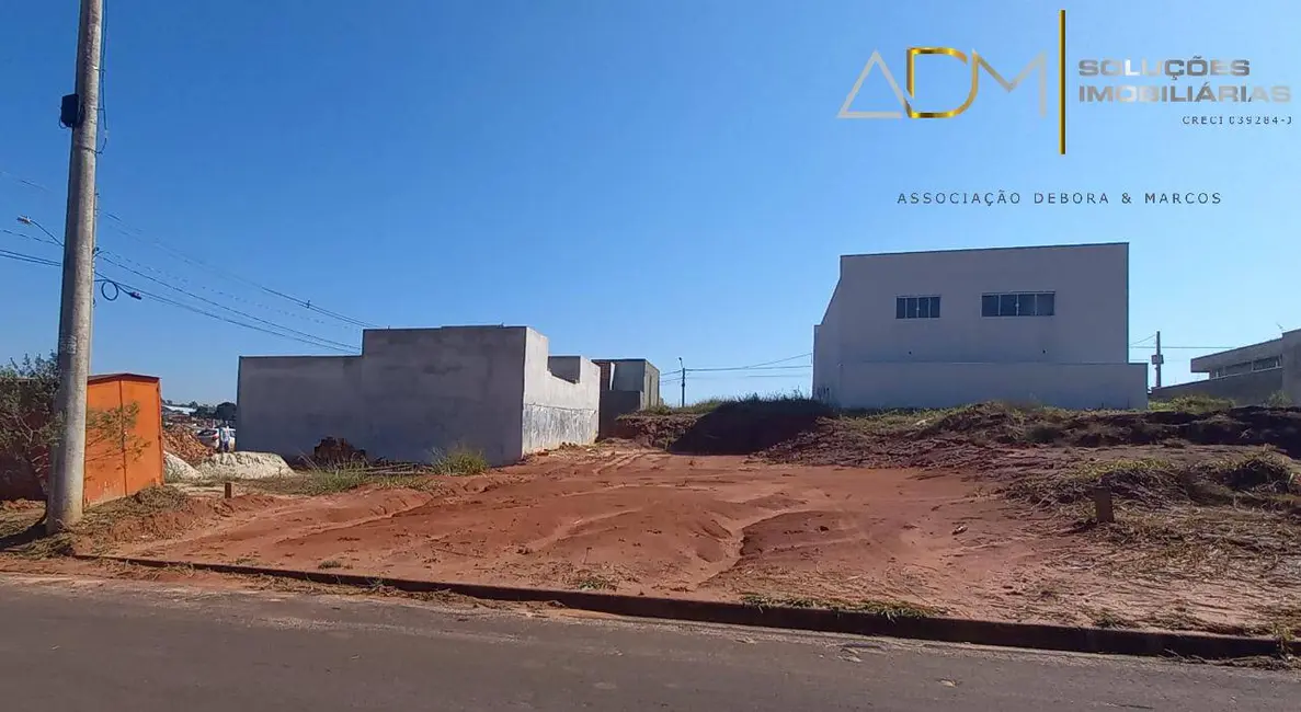 Foto 1 de Terreno / Lote à venda, 250m2 em Lívia I, Botucatu - SP