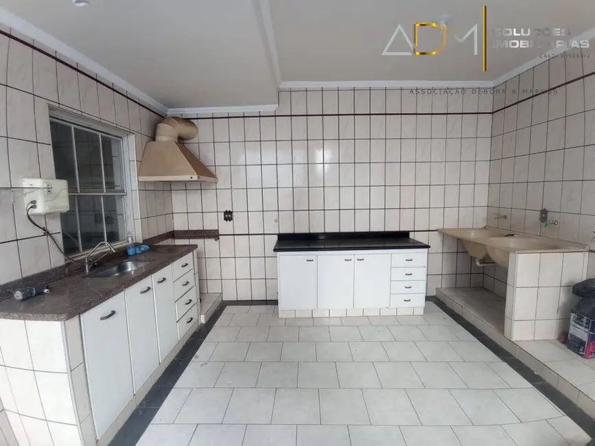 Foto 6 de Sobrado com 5 quartos à venda e para alugar, 380m2 em Vila Nova Botucatu, Botucatu - SP