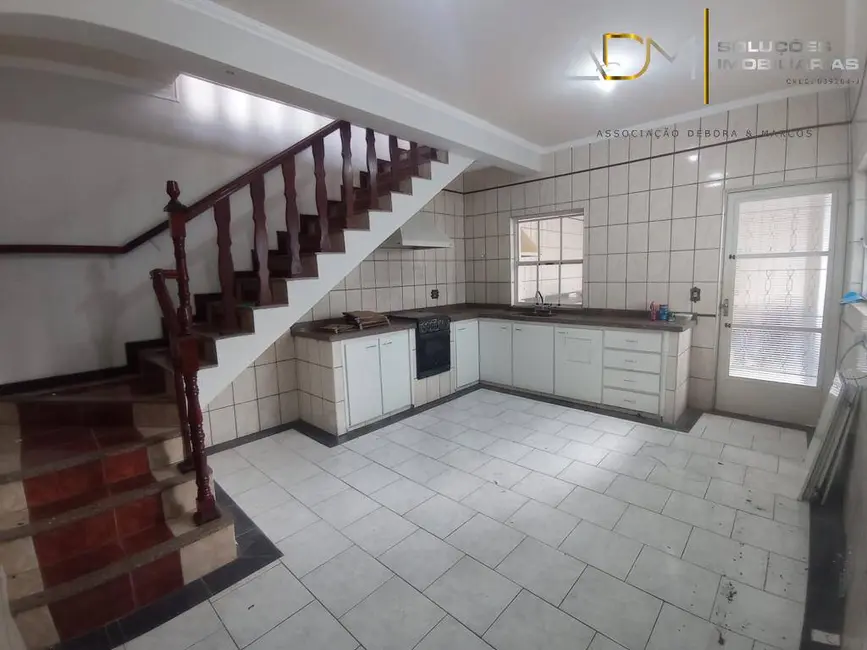 Foto 2 de Sobrado com 5 quartos à venda e para alugar, 380m2 em Vila Nova Botucatu, Botucatu - SP