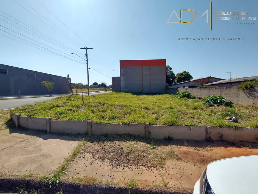 Foto 3 de Terreno / Lote à venda, 473m2 em Jardim Riviera, Botucatu - SP