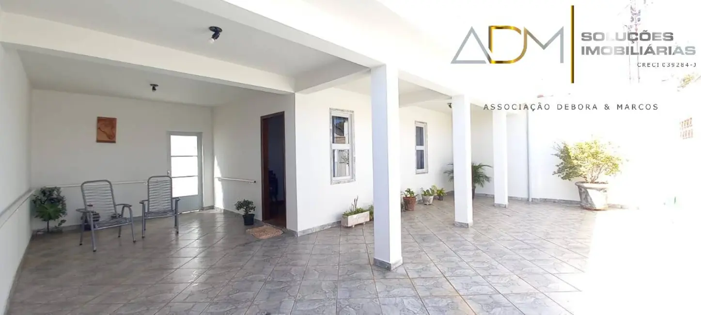 Foto 1 de Casa com 3 quartos à venda, 139m2 em Botucatu - SP