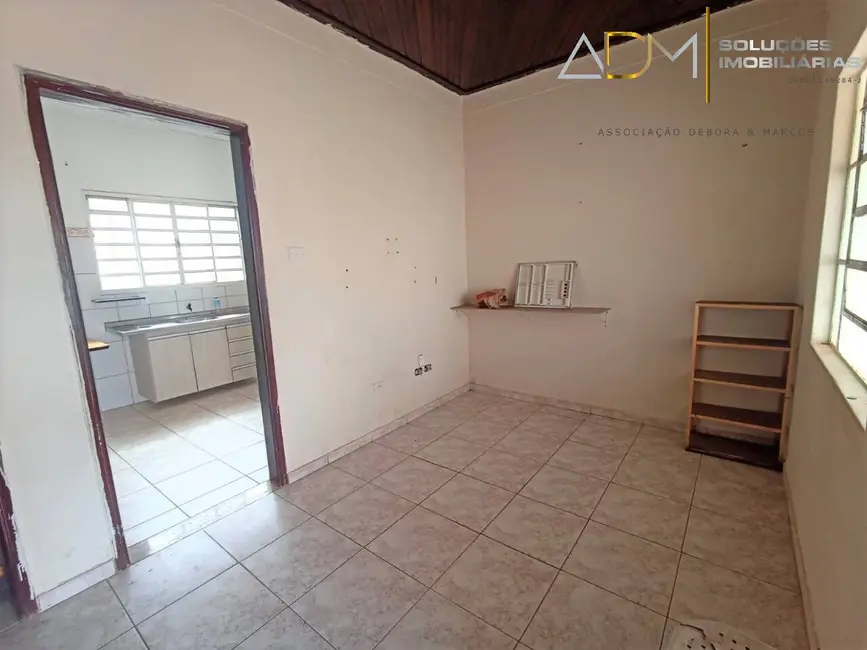 Foto 2 de Casa com 2 quartos à venda, 63m2 em Vila Casa Branca, Botucatu - SP