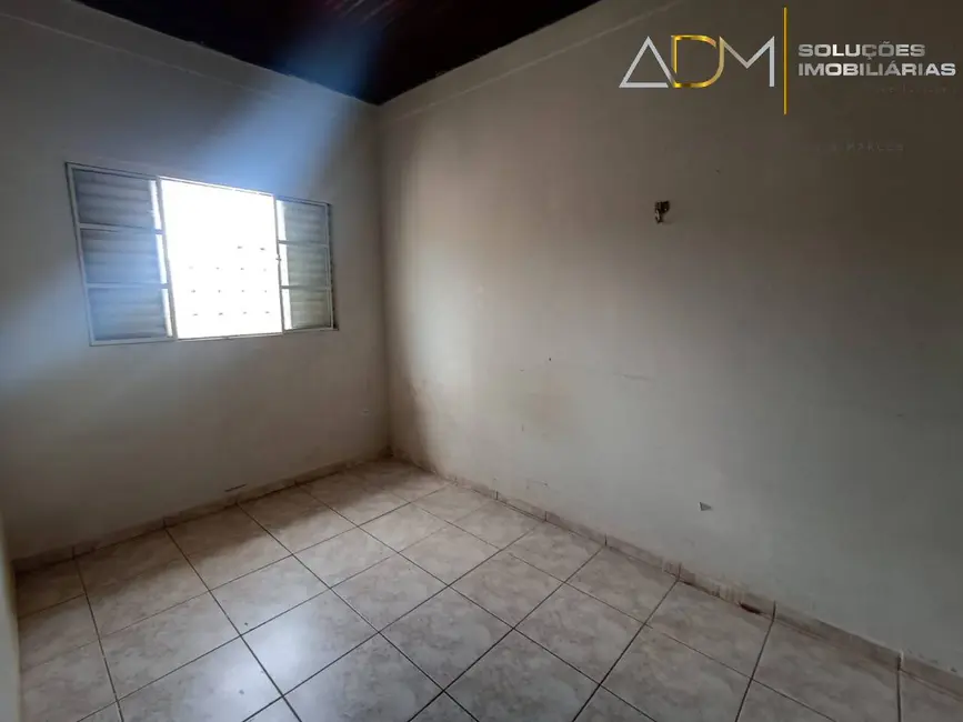 Foto 4 de Casa com 2 quartos à venda, 63m2 em Vila Casa Branca, Botucatu - SP